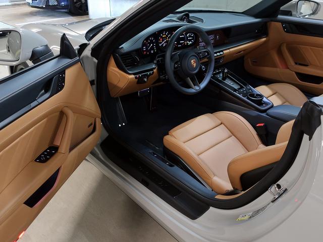 ９１１ ９１１カレラＧＴＳ　カブリオレ　１オーナー　Ｅｘ　Ｍａｎｕｆａｋｔｕｒレザーインテリア　マトリックスライトＰＤＬＳ＋　ＡＣＣ　ＳクロノＳエクゾースト　ＧＴステアリング　メモリＰシート　ベンチヒーター　ＢＯＳＥ　ＬＤＰＫＧ　ＯＰ５７１（22枚目）