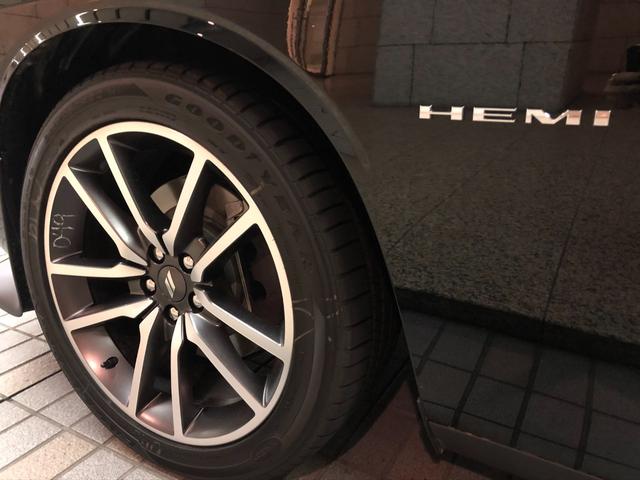 ダッジ・チャレンジャー Ｒ／Ｔ　Ｒ／Ｔスキャットパック　シェイカー　新車並行　１オーナー　プラスパッケージ　ドライバーコンビニエンスＧＰ．ハーマンカードンオーディオ　ＲＥＤキャリパー（10枚目）