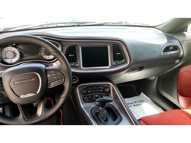 ダッジ・チャレンジャー Ｒ／Ｔ　Ｒ／Ｔスキャットパック　シェイカー　新車並行　１オーナー　プラスパッケージ　ドライバーコンビニエンスＧＰ．ハーマンカードンオーディオ　ＲＥＤキャリパー（17枚目）