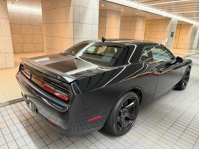 ダッジ・チャレンジャー Ｒ／Ｔ　スキャットパック　シェイカー　新車並行　１オーナー　プラスパッケージ　ドライバーコンビニエンスＧＰ．サンルーフ、ハーマンカードンオーディオ　ＲＥＤキャリパー　純正ヘルキャット用２０インチホイール（53枚目）