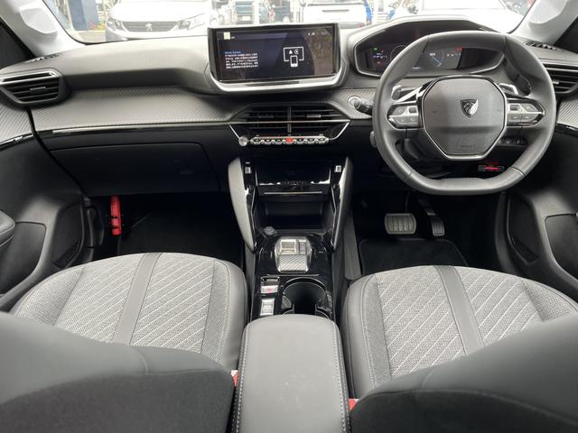 運転者にとっては日々使用することとなる運転席です。運転席が快適だと運転に集中することができますね。