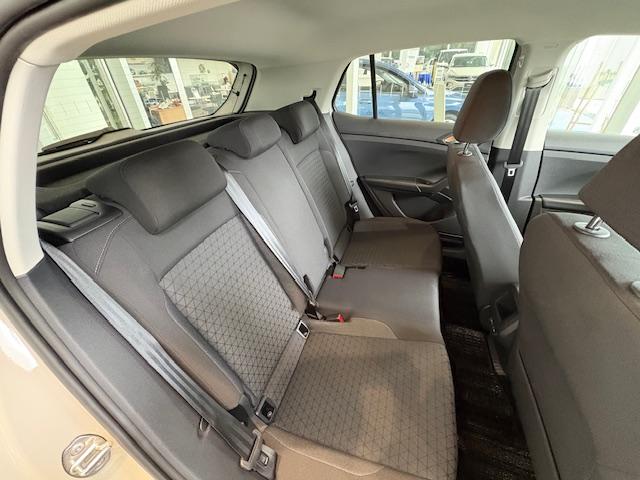 Ｔ－クロス ＴＳＩ　アクティブ　メモリーナビ　ＥＴＣ　アルミホイール　オートクルーズコントロール　スマートキー　盗難防止システム　横滑り防止装置　記録簿　ワンオーナー　エアバッグ　エアコン　パワーステアリング　パワーウィンドウ（10枚目）