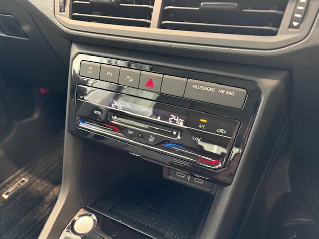 Ｔ－クロス ＴＳＩ　アクティブ　メモリーナビ　ＥＴＣ　アルミホイール　オートクルーズコントロール　スマートキー　盗難防止システム　横滑り防止装置　記録簿　ワンオーナー　エアバッグ　エアコン　パワーステアリング　パワーウィンドウ（20枚目）