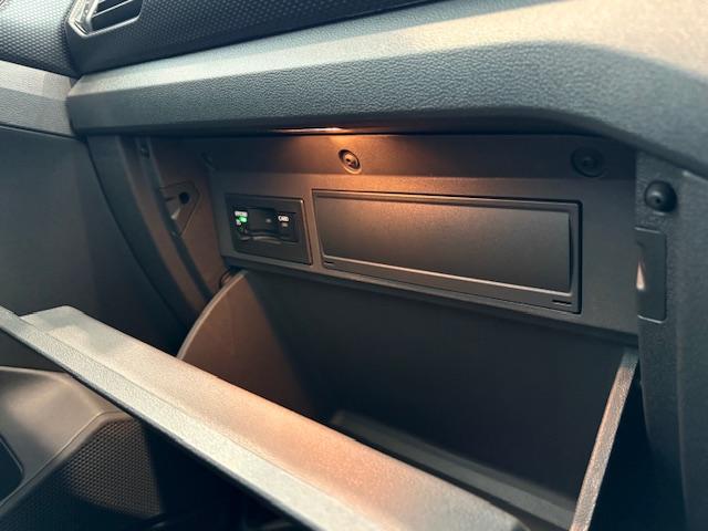 Ｔ－クロス ＴＳＩ　アクティブ　メモリーナビ　ＥＴＣ　アルミホイール　オートクルーズコントロール　スマートキー　盗難防止システム　横滑り防止装置　記録簿　ワンオーナー　エアバッグ　エアコン　パワーステアリング　パワーウィンドウ（23枚目）