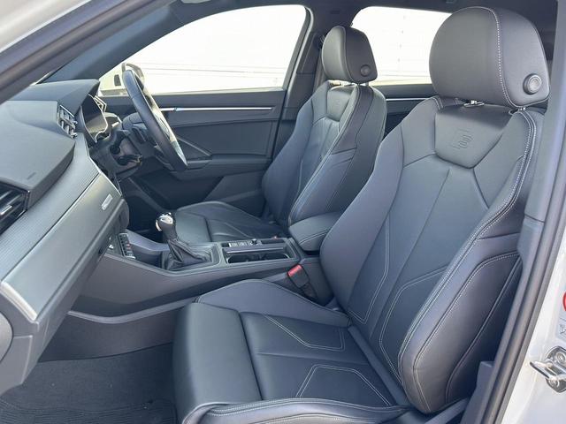 Ｑ３ ３５ＴＦＳＩ　Ｓライン　プラスＰＫＧ　コンビニ＆アシスタンスＰＫＧ　ＯＰ１９ＡＷ　パーシャルレザー　ＡＣＣ　レーンアシスト　サイドアシスト　ドライブセレクト　アンビエントライト　全周囲カメラ　シートヒーター　１オーナー（14枚目）