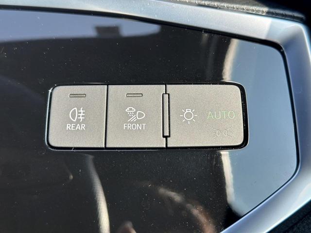 Ｑ３ ３５ＴＦＳＩ　Ｓライン　プラスＰＫＧ　コンビニ＆アシスタンスＰＫＧ　ＯＰ１９ＡＷ　パーシャルレザー　ＡＣＣ　レーンアシスト　サイドアシスト　ドライブセレクト　アンビエントライト　全周囲カメラ　シートヒーター　１オーナー（59枚目）