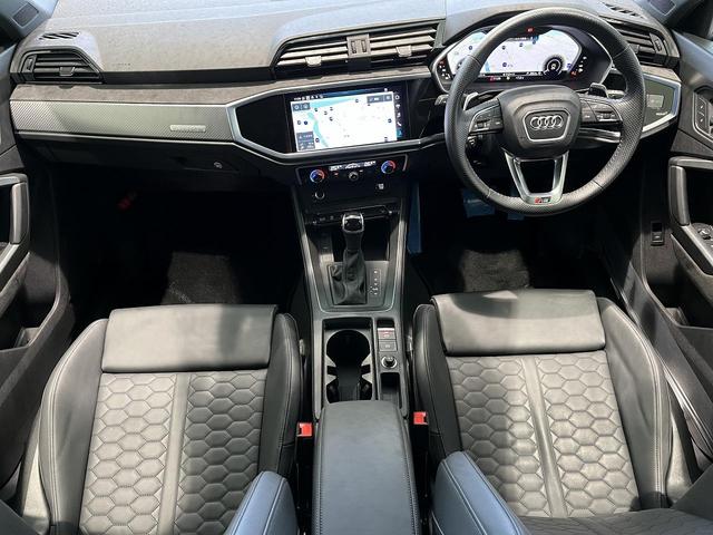 ＲＳ Ｑ３ ベースグレード　マトリクスＬＥＤヘッドライト　ファインナッパレザー　プライバシーガラス　ＲＳダンピングコントロールサスペンション　ＡＣＣ　レーンアシスト　サイドアシスト　全周囲カメラ　ドライブセレクト（2枚目）