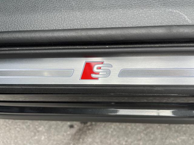 ｅ－トロンＳスポーツバック ベースグレード　ブラックスタイリングＰＫＧ　パノラマサンルーフ　純正ＯＰ２２インチＡＷ　マトリクスＬＥＤライト　バーチャルエクステリアミラー　オレンジキャリパー　プライバシーガラス　全席シートヒーター　４ゾーンＡＣ（64枚目）