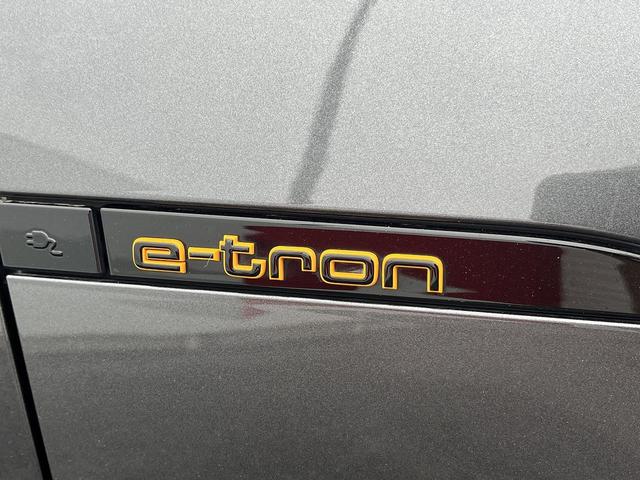 ｅ－トロンＳスポーツバック ベースグレード　ブラックスタイリングＰＫＧ　パノラマサンルーフ　純正ＯＰ２２インチＡＷ　マトリクスＬＥＤライト　バーチャルエクステリアミラー　オレンジキャリパー　プライバシーガラス　全席シートヒーター　４ゾーンＡＣ（68枚目）