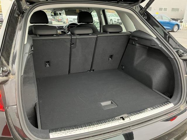 Ｑ３ ３５ＴＦＳＩアドバンスド　コンビニエンスアシスタンスＰＫＧ　スマホ連携　全周囲カメラ　ドライブセレクト　ＡＣＣ　レーンアシスト　サイドアシスト　バーチャルＣＰ　シートヒーター　アドバンスドキー　１オーナー（16枚目）