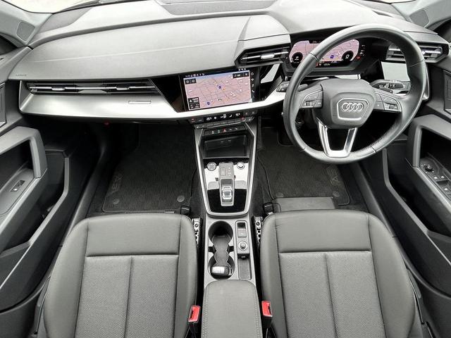 Ａ３ スポーツバック３０ＴＦＳＩ　コンビニエンス＆アシスタンスＰＫＧ　ナビケーションＰＫＧ　スマホ連携　ＡＣＣ　レーンアシスト　パークアシスト　サイドアシスト　バーチャルコックピット　パドルシフト　シートヒーター　１オーナー（2枚目）