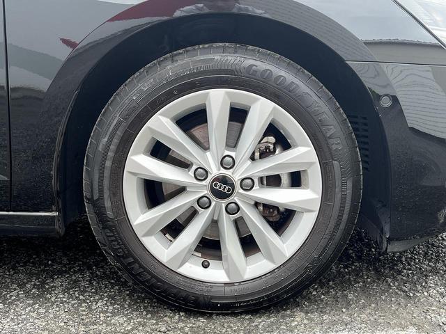 Ａ３ スポーツバック３０ＴＦＳＩ　コンビニエンス＆アシスタンスＰＫＧ　ナビケーションＰＫＧ　スマホ連携　ＡＣＣ　レーンアシスト　パークアシスト　サイドアシスト　バーチャルコックピット　パドルシフト　シートヒーター　１オーナー（13枚目）