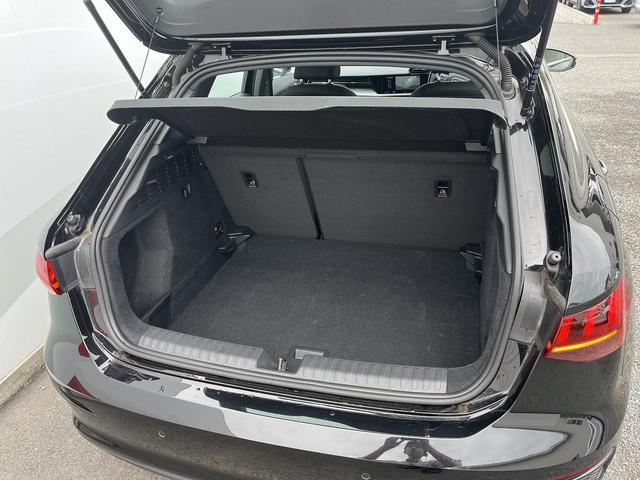 Ａ３ スポーツバック３０ＴＦＳＩ　コンビニエンス＆アシスタンスＰＫＧ　ナビケーションＰＫＧ　スマホ連携　ＡＣＣ　レーンアシスト　パークアシスト　サイドアシスト　バーチャルコックピット　パドルシフト　シートヒーター　１オーナー（16枚目）