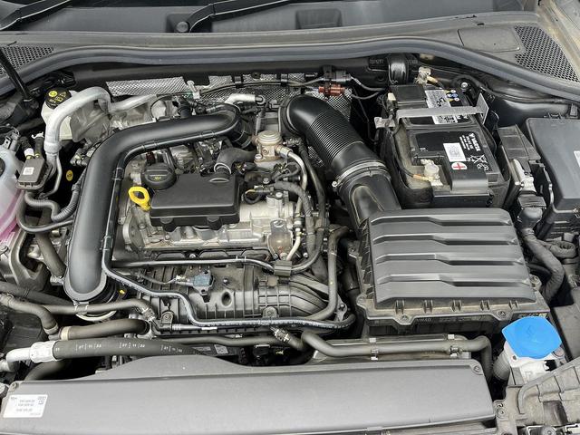 Ａ３ スポーツバック３０ＴＦＳＩ　コンビニエンス＆アシスタンスＰＫＧ　ナビケーションＰＫＧ　スマホ連携　ＡＣＣ　レーンアシスト　パークアシスト　サイドアシスト　バーチャルコックピット　パドルシフト　シートヒーター　１オーナー（17枚目）