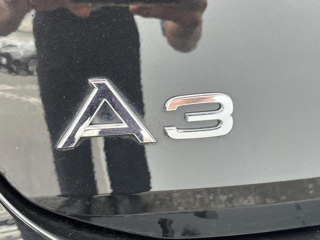Ａ３ スポーツバック３０ＴＦＳＩ　コンビニエンス＆アシスタンスＰＫＧ　ナビケーションＰＫＧ　スマホ連携　ＡＣＣ　レーンアシスト　パークアシスト　サイドアシスト　バーチャルコックピット　パドルシフト　シートヒーター　１オーナー（35枚目）