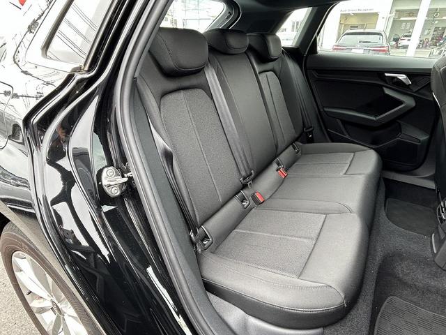 Ａ３ スポーツバック３０ＴＦＳＩ　コンビニエンス＆アシスタンスＰＫＧ　ナビケーションＰＫＧ　スマホ連携　ＡＣＣ　レーンアシスト　パークアシスト　サイドアシスト　バーチャルコックピット　パドルシフト　シートヒーター　１オーナー（37枚目）