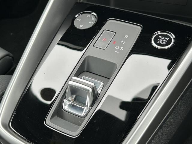 Ａ３ スポーツバック３０ＴＦＳＩ　Ｓライン　ブラックスタイリングＰＫＧ　ＳラインプラスＰＫＧ　テクノロジーＰＫＧ　パーシャルレザー　マトリクスＬＥＤ　コンビニエンス＆アシスタンスＰＫＧ　ワイヤレスチャージ　スマホ連携　パワーシート　１オーナー（46枚目）