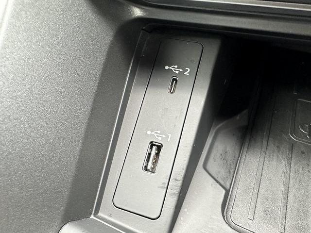 Ｑ３ ３５ＴＦＳＩ　Ｓライン　ベーシックＰＫＧ　アシスタンスＰＫＧ　スマホ連携　ＡＣＣ　レーンアシスト　サイドアシスト　全周囲カメラ　Ａｕｄｉドライブセレクト　ワイヤレスチャージ　シートヒーター　ホールドアシスト（52枚目）