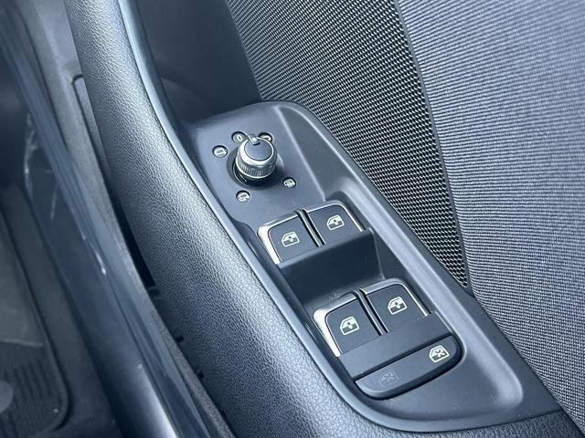 Ａ３ スポーツバック１．４ＴＦＳＩ　スポーツ　ＭＭＩナビゲーション　アシスタンスＰＫＧ　バーチャルＣＰ　ＡＣＣ　パドルシフト　シートヒーター　運転席電動シート　ドライブセレクト　レーンアシスト　バックカメラ　スマホ連携　純正１７インチＡＷ（47枚目）