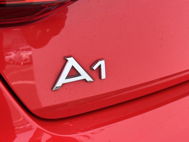 Ａ１スポーツバック ３５ＴＦＳＩ　アドバンスド　ナビケーションＰＫＧ　コンビニエンスＰＫＧ　アシスタンスＰＫＧ　ワイアレスチャージ　スマホ連携　ＡＣＣ　レーンアシスト　アームレスト　シートヒーター　バーチャルコックピット　１オーナー（33枚目）