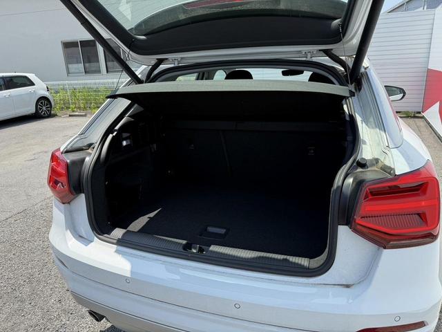 Ｑ２ ３０ＴＦＳＩスポーツ　アシスタンスＰＫＧ　コンフォートＰＫＧ　ナビゲーションＰＫＧ　ＡＣＣ　レーンアシスト　バックカメラ　アウディドライブシステム　シートヒーター　スマホ連携　フルセグＴＶ　純正１７インチＡＷ　１オーナー（16枚目）