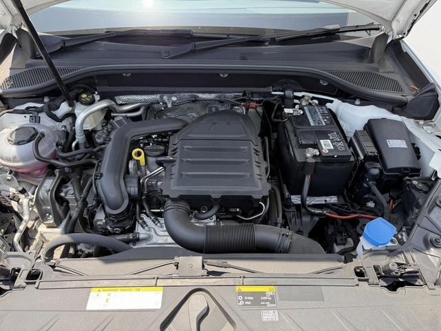 Ｑ２ ３０ＴＦＳＩスポーツ　アシスタンスＰＫＧ　コンフォートＰＫＧ　ナビゲーションＰＫＧ　ＡＣＣ　レーンアシスト　バックカメラ　アウディドライブシステム　シートヒーター　スマホ連携　フルセグＴＶ　純正１７インチＡＷ　１オーナー（17枚目）