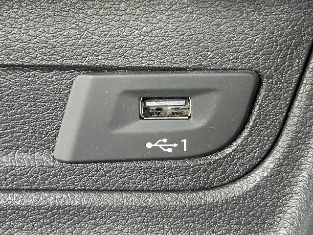 Ｑ２ ３０ＴＦＳＩスポーツ　アシスタンスＰＫＧ　コンフォートＰＫＧ　ナビゲーションＰＫＧ　ＡＣＣ　レーンアシスト　バックカメラ　アウディドライブシステム　シートヒーター　スマホ連携　フルセグＴＶ　純正１７インチＡＷ　１オーナー（70枚目）