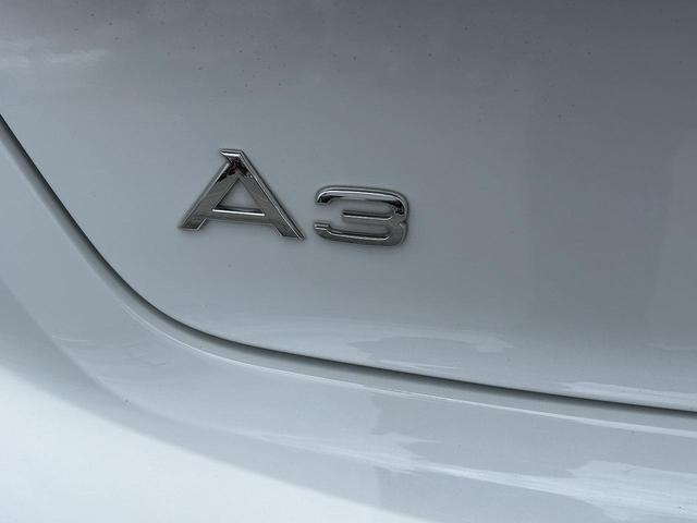 Ａ３ スポーツバック３０ＴＦＳＩスポーツシグネチャーエデ　１８インチＡＷ　ナビケーションプラスＰＫＧ　テクノロジーＰＫＧ　アシスタンスＰＫＧ　コントロールコード　マトリクスＬＥＤ　ＡＣＣ　レーンアシスト　サイドアシスト　スマホ連携　シートヒーター（32枚目）