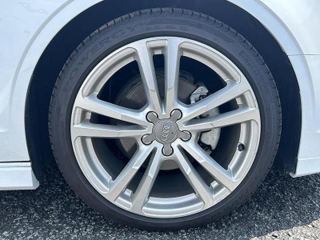 Ａ３セダン ３０ＴＦＳＩ　スポーツ　ＳラインＰＫＧ　アシスタンスＰＫＧ　ハーフレザー　シートヒーター　バーチャルＣＰ　ＡＣＣ　レーンアシスト　サイドアシスト　パドルシフト　スマホ連携　ＬＥＤヘッドライト　純正１８インチＡＷ（13枚目）