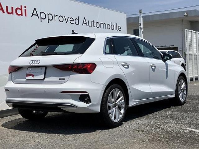 Ａ３ スポーツバック　ニューアーバンスタイル　５００台限定車　全周囲カメラ　専用ウッドパネル　ナビケーションＰＫＧ　コンビニエンス＆アシスタンスＰＫＧ　ＡＣＣ　レーンアシスト　パークアシスト　サイドアシスト　アンビエントライト　スマホ連携（22枚目）