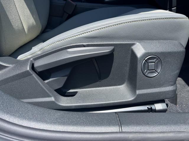 Ａ３ スポーツバック　ニューアーバンスタイル　５００台限定車　全周囲カメラ　専用ウッドパネル　ナビケーションＰＫＧ　コンビニエンス＆アシスタンスＰＫＧ　ＡＣＣ　レーンアシスト　パークアシスト　サイドアシスト　アンビエントライト　スマホ連携（40枚目）
