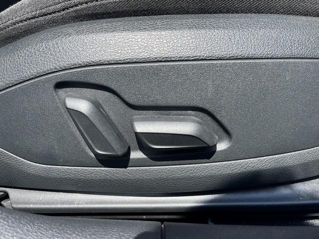 Ａ４アバント ３５ＴＤＩ　アドバンスド　コンフォートＰＫＧ　ＡＣＣ　レーンアシスト　パークアシスト　サイドアシスト　全周囲カメラ　アンビエントライト　マトリクスＬＥＤ　バーチャルコックピット　ホールドアシスト　アドバンスドキー　スマホ連携（41枚目）