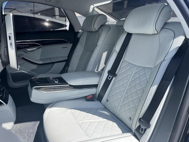 Ａ８ ６０ＴＦＳＩ　ｅクワトロ　Ａｕｄｉデザインセレクション　コンフォートＰＫＧ　Ｂ＆Ｏ　ＳラインスタイリングＰＫＧ　リヤシートモニター　パノラマサンルーフ　ＯＰ２１ＡＷ　デジタルマトリクスＬＥＤ　１００Ｖ電源　エアクオリティＰＫＧ（17枚目）
