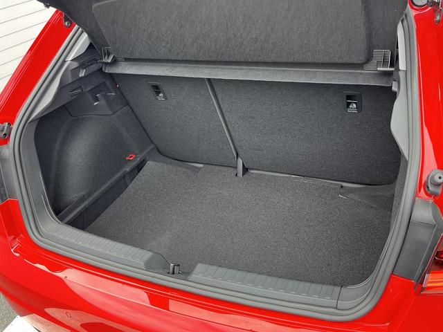 Ａ１スポーツバック ２５ＴＦＳＩ　アドバンスド　コンビニエンス＆アシスタンスＰＫＧ　ナビゲーションＰＫＧ　スマホ連携　コントラストルーフ　ＡＣＣ　レーンアシスト　ワイヤレスチャージ　シートヒーター　リヤカメラ　ＬＥＤライト　純正１６インチＡＷ（17枚目）