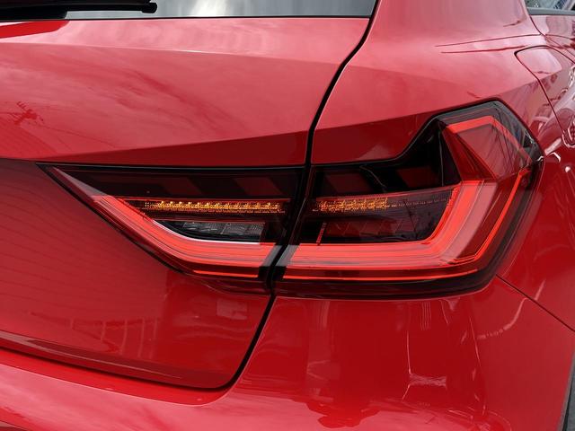 Ａ１スポーツバック ２５ＴＦＳＩ　アドバンスド　コンビニエンス＆アシスタンスＰＫＧ　ナビゲーションＰＫＧ　スマホ連携　コントラストルーフ　ＡＣＣ　レーンアシスト　ワイヤレスチャージ　シートヒーター　リヤカメラ　ＬＥＤライト　純正１６インチＡＷ（26枚目）