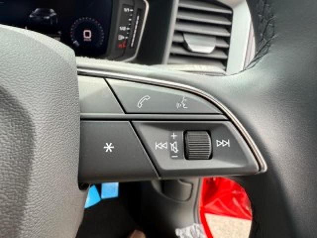 Ａ１スポーツバック ２５ＴＦＳＩ　アドバンスド　コンビニエンス＆アシスタンスＰＫＧ　ナビゲーションＰＫＧ　スマホ連携　コントラストルーフ　ＡＣＣ　レーンアシスト　ワイヤレスチャージ　シートヒーター　リヤカメラ　ＬＥＤライト　純正１６インチＡＷ（29枚目）