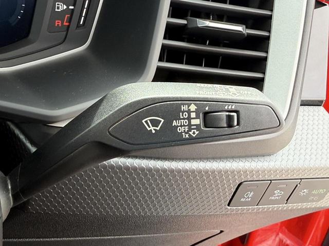 Ａ１スポーツバック ２５ＴＦＳＩ　アドバンスド　コンビニエンス＆アシスタンスＰＫＧ　ナビゲーションＰＫＧ　スマホ連携　コントラストルーフ　ＡＣＣ　レーンアシスト　ワイヤレスチャージ　シートヒーター　リヤカメラ　ＬＥＤライト　純正１６インチＡＷ（32枚目）