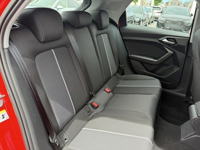 Ａ１スポーツバック ２５ＴＦＳＩ　アドバンスド　コンビニエンス＆アシスタンスＰＫＧ　ナビゲーションＰＫＧ　スマホ連携　コントラストルーフ　ＡＣＣ　レーンアシスト　ワイヤレスチャージ　シートヒーター　リヤカメラ　ＬＥＤライト　純正１６インチＡＷ（40枚目）