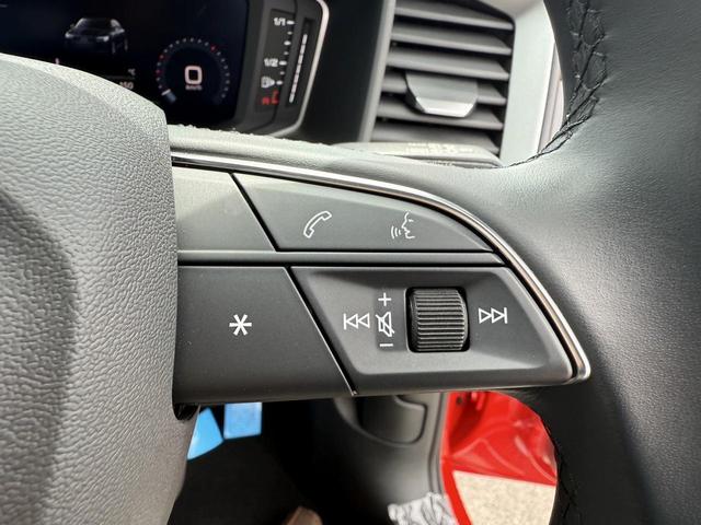 Ａ１スポーツバック ２５ＴＦＳＩ　アドバンスド　コンビニエンス＆アシスタンスＰＫＧ　ナビゲーションＰＫＧ　スマホ連携　コントラストルーフ　ＡＣＣ　レーンアシスト　ワイヤレスチャージ　シートヒーター　リヤカメラ　ＬＥＤライト　純正１６インチＡＷ（45枚目）