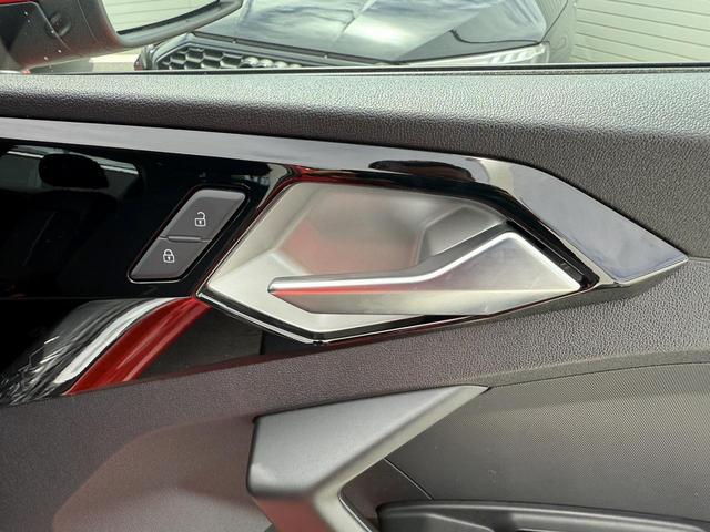 Ａ１スポーツバック ２５ＴＦＳＩ　アドバンスド　コンビニエンス＆アシスタンスＰＫＧ　ナビゲーションＰＫＧ　スマホ連携　コントラストルーフ　ＡＣＣ　レーンアシスト　ワイヤレスチャージ　シートヒーター　リヤカメラ　ＬＥＤライト　純正１６インチＡＷ（50枚目）
