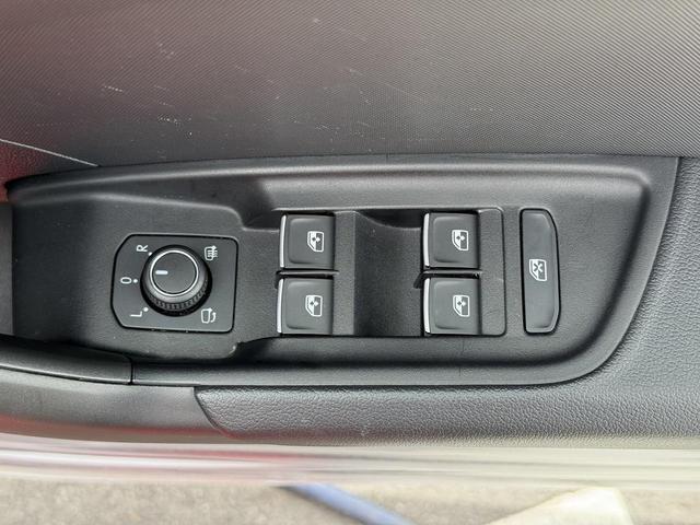 Ａ１スポーツバック ２５ＴＦＳＩ　アドバンスド　コンビニエンス＆アシスタンスＰＫＧ　ナビゲーションＰＫＧ　スマホ連携　コントラストルーフ　ＡＣＣ　レーンアシスト　ワイヤレスチャージ　シートヒーター　リヤカメラ　ＬＥＤライト　純正１６インチＡＷ（51枚目）