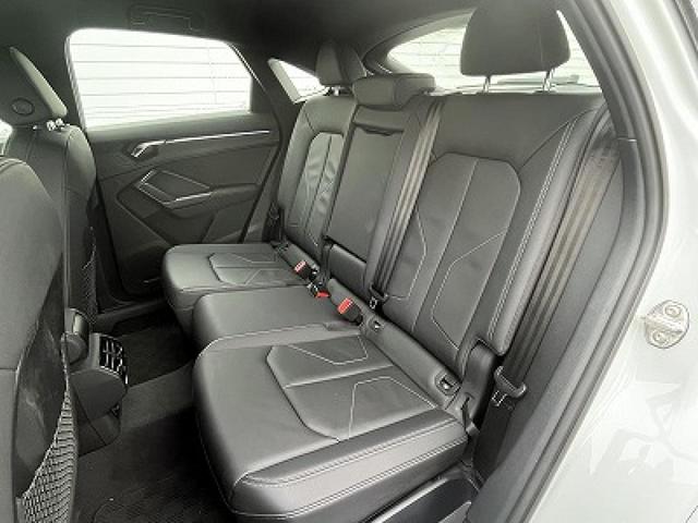 Ｑ３スポーツバック ３５ＴＤＩクワトロ　Ｓライン　コンビニエンス＆アシスタンスＰＫＧ　ブラックスタイリングＰＫＧ　プラスＰＫＧ　前席シートヒーター　ＡＣＣ　サイドアシスト　マルチカラーアンビエントライト　全周囲カメラ　１オーナー（15枚目）