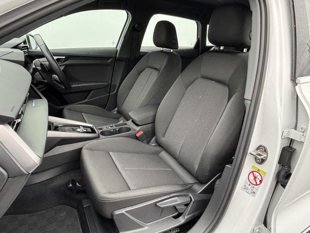 Ａ３ スポーツバック３０ＴＦＳＩ　コンビニエンス＆アシスタンスＰＫＧ　ナビケーションＰＫＧ　バーチャルコックピット　ＴＶチューナー　スマホ連携　ＡＣＣ　レーンアシスト　パークアシスト　サイドアシスト　シートヒーター　Ｂｌｕｅｔｏｏｔｈ（14枚目）