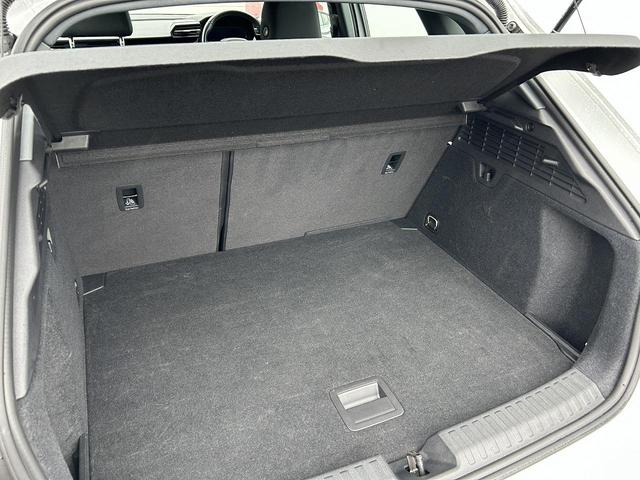 Ａ３ スポーツバック３０ＴＦＳＩ　コンビニエンス＆アシスタンスＰＫＧ　ナビケーションＰＫＧ　バーチャルコックピット　ＴＶチューナー　スマホ連携　ＡＣＣ　レーンアシスト　パークアシスト　サイドアシスト　シートヒーター　Ｂｌｕｅｔｏｏｔｈ（16枚目）