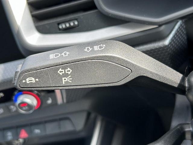 Ａ１スポーツバック ２５ＴＦＳＩ　アドバンスド　コンビニエンス＆アシスタンスＰＫＧ　ナビゲーションＰＫＧ　スマホ連携　コントラストルーフ　ＡＣＣ　サイドアシスト　レーンアシスト　ワイヤレスチャージ　バーチャルＣＰ　純正１６インチＡＷ　１オーナー（10枚目）