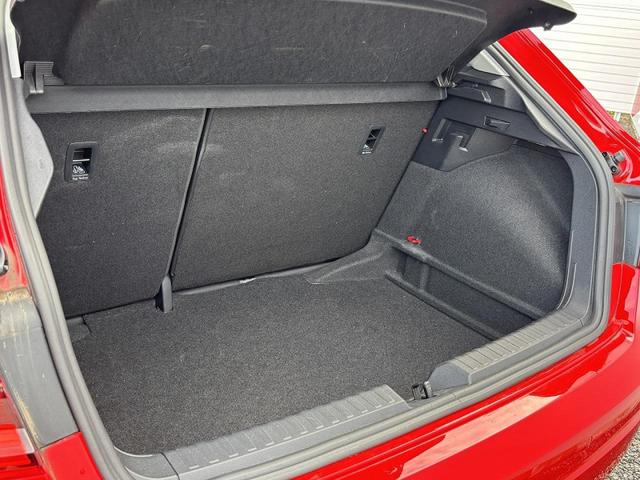 Ａ１スポーツバック ２５ＴＦＳＩ　アドバンスド　コンビニエンス＆アシスタンスＰＫＧ　ナビゲーションＰＫＧ　スマホ連携　コントラストルーフ　ＡＣＣ　サイドアシスト　レーンアシスト　ワイヤレスチャージ　バーチャルＣＰ　純正１６インチＡＷ　１オーナー（16枚目）