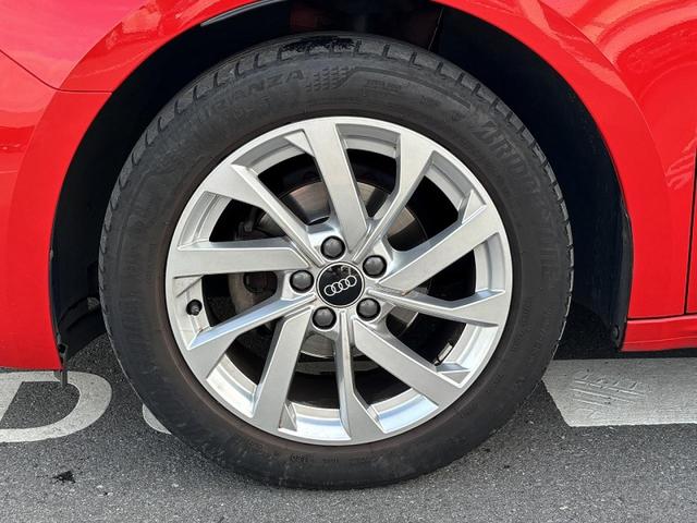 Ａ１スポーツバック ２５ＴＦＳＩ　アドバンスド　コンビニエンス＆アシスタンスＰＫＧ　ナビゲーションＰＫＧ　スマホ連携　コントラストルーフ　ＡＣＣ　サイドアシスト　レーンアシスト　ワイヤレスチャージ　バーチャルＣＰ　純正１６インチＡＷ　１オーナー（28枚目）