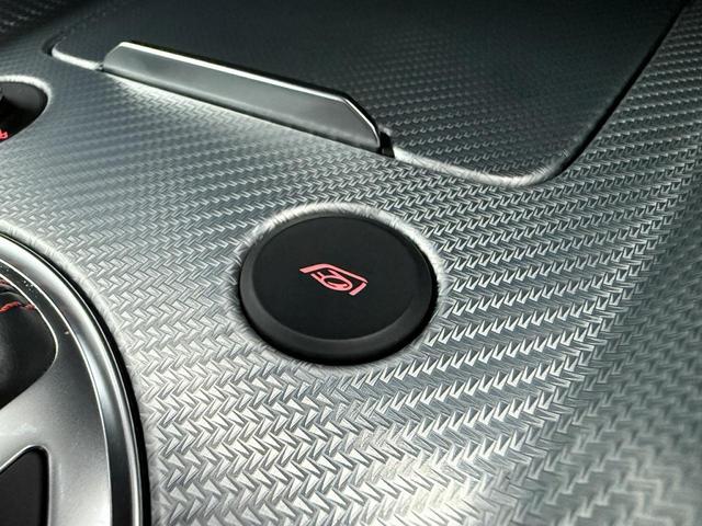 ＴＴ ＲＳクーペ ベースグレード　ＲＳエキゾースト　ＯＰ２０インチＡＷ　マトリクスＯＬＥＤ　マットアルミニウムスタイリングＰＫＧ　エクステンデットレザーＰＫＧ　ファインナッパレザー　レッドキャリパー　クルコン　バックカメラ（7枚目）