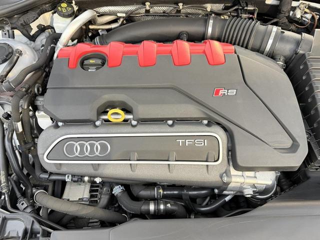 ＴＴ ＲＳクーペ ベースグレード　ＲＳエキゾースト　ＯＰ２０インチＡＷ　マトリクスＯＬＥＤ　マットアルミニウムスタイリングＰＫＧ　エクステンデットレザーＰＫＧ　ファインナッパレザー　レッドキャリパー　クルコン　バックカメラ（17枚目）