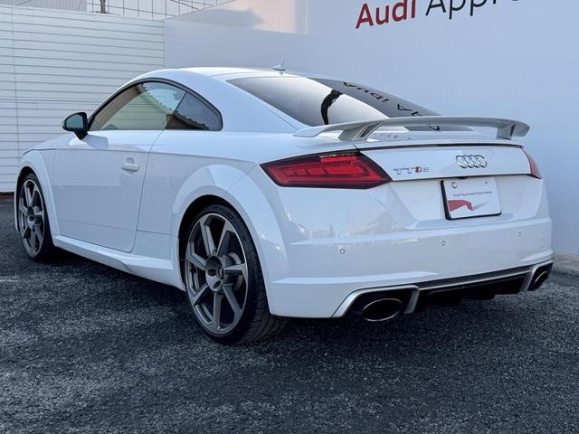 ＴＴ ＲＳクーペ ベースグレード　ＲＳエキゾースト　ＯＰ２０インチＡＷ　マトリクスＯＬＥＤ　マットアルミニウムスタイリングＰＫＧ　エクステンデットレザーＰＫＧ　ファインナッパレザー　レッドキャリパー　クルコン　バックカメラ（20枚目）